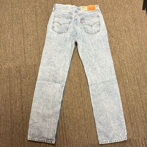 Womens Levis Low Pro Straight Leg Mid Rise Jeans. New with tags. Open to offers!